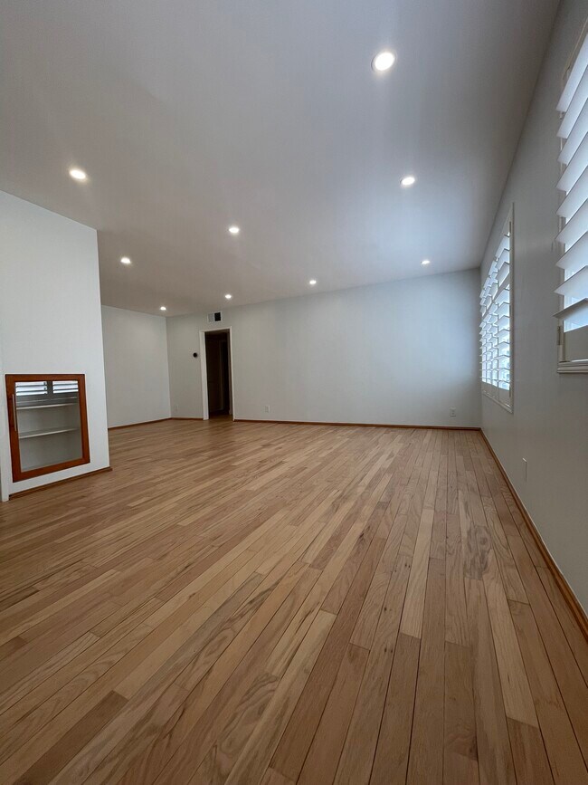 Foto del edificio - 700 Westmount Dr