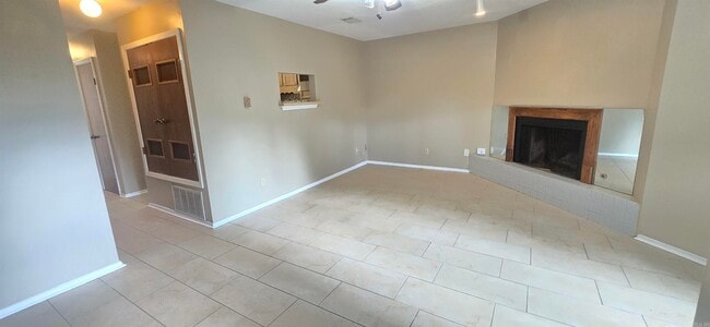Building Photo - 411 Shadow Oaks Dr