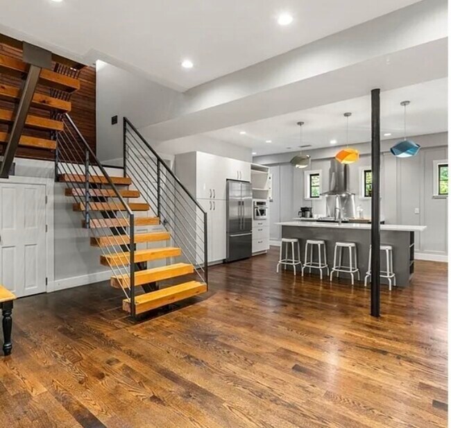 Foto del edificio - 653 E 3rd St