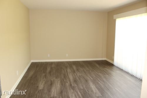 Building Photo - 659 E Queen St