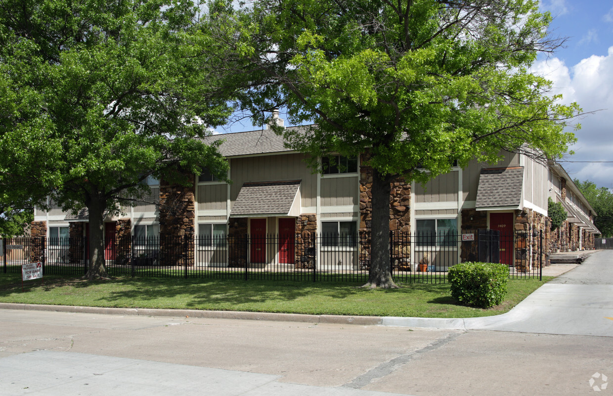 Building Photo - Grace Ellen Townhomes