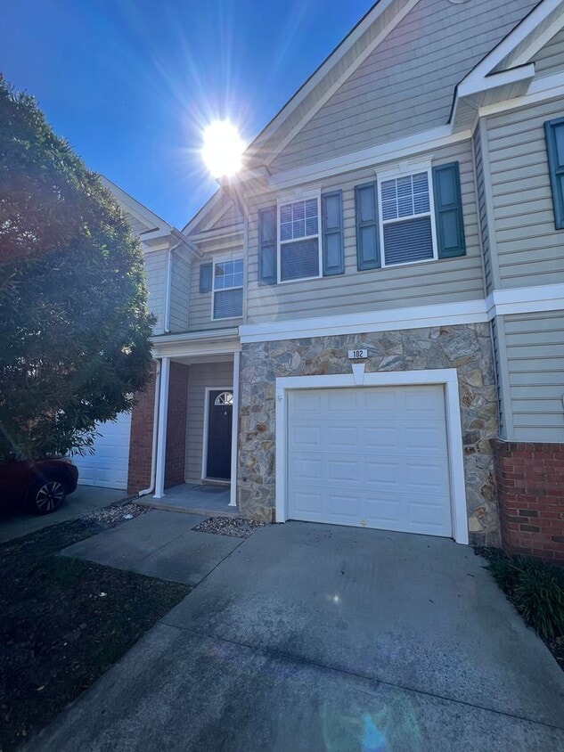 Primary Photo - Available Now! 2nd Story, 3 Bed, 2.5 Bath ...