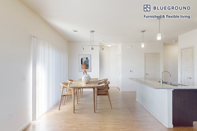 Foto del edificio - 14125 Denver W Cir