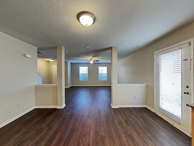 Building Photo - 822 Sinclair Drive