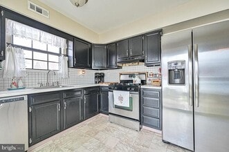 Building Photo - 16 Country Hollow Cir