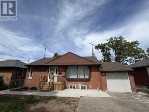 Building Photo - 377 Martin St