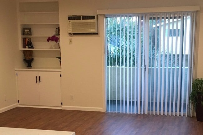 Foto del edificio - 14718 W Magnolia Blvd