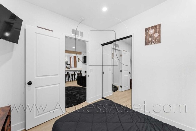 Building Photo - 434 Highland Ave