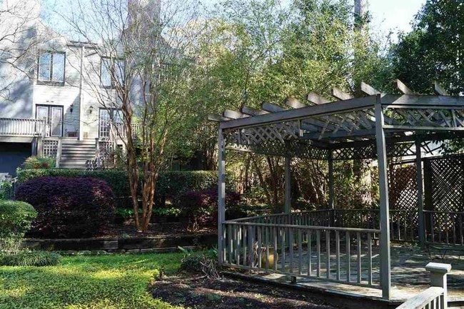 Building Photo - 1328 Roxbury Ct