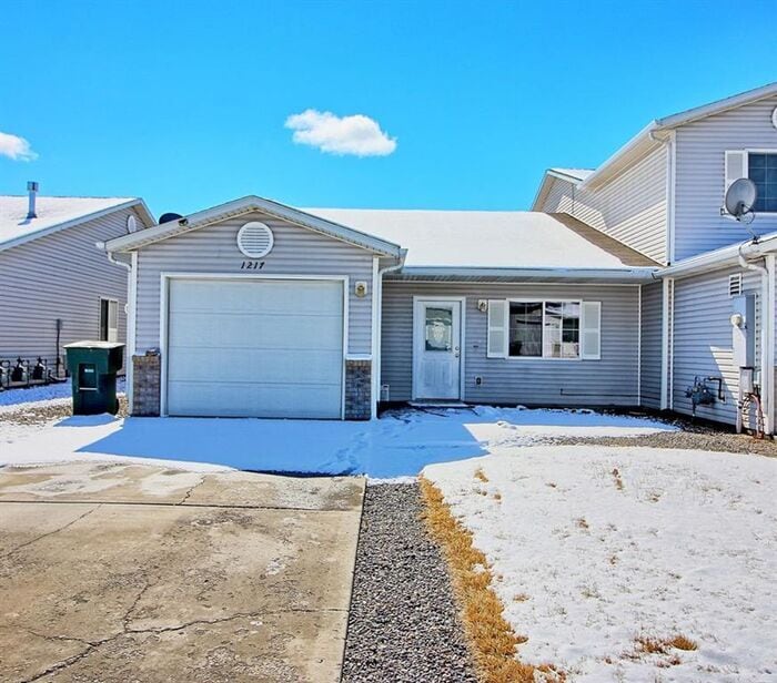 Foto principal - 3 Bed 2 Bath Townhome in Orchard Mesa