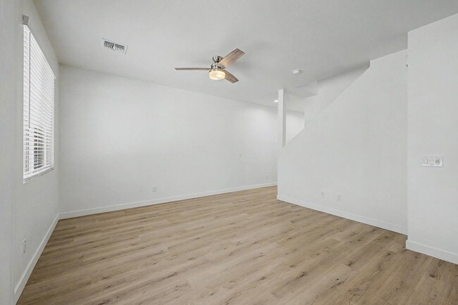 Building Photo - 136 W Latona Rd