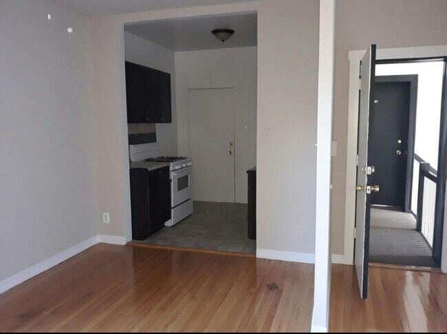 Foto del edificio - 1323 W Estes Ave