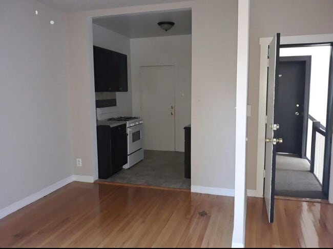 Building Photo - 1323 W Estes Ave