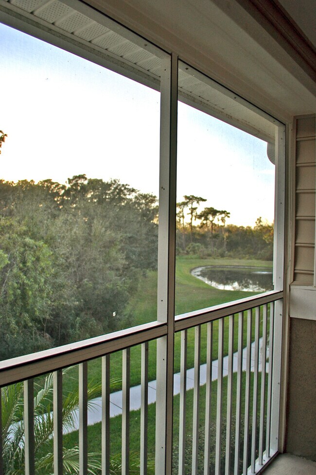 Foto del edificio - Luxury 3 bedroom 2 bath condo in Lakewood Ranch