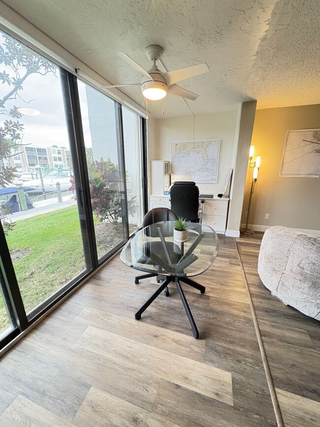 Building Photo - (55+) 1/1.5 WATERFRONT in Circle Bay Yacht Club