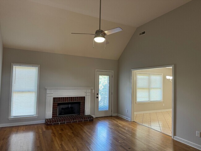 Building Photo - 2810 Monterey Ct