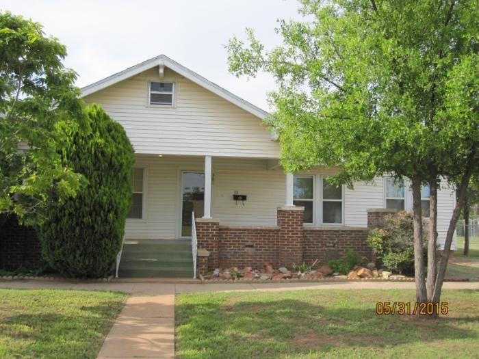 301 E Elm St, Altus, OK 73521 House Rental in Altus, OK