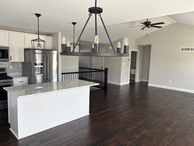 Main 2 - 1013 Oakmont Ln