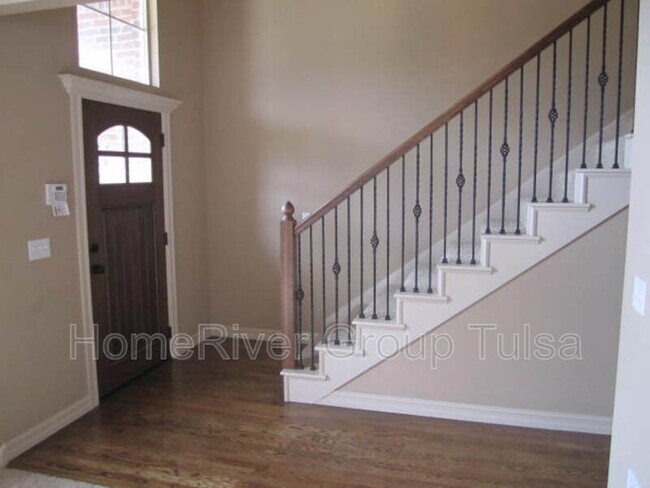Foto del edificio - 18611 E 43rd St