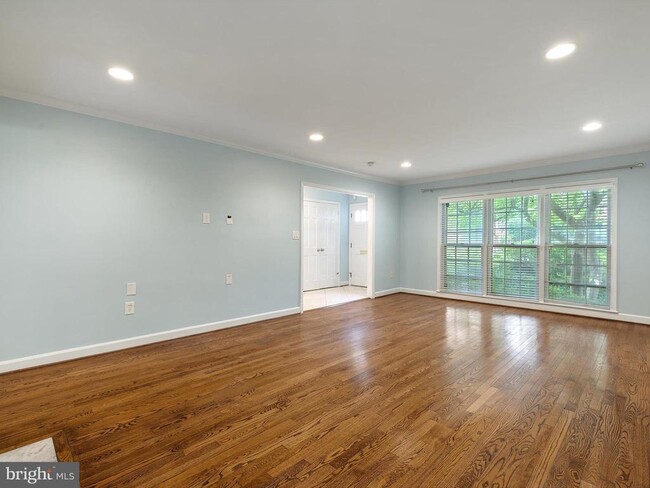 Building Photo - 5113 Westbard Ave