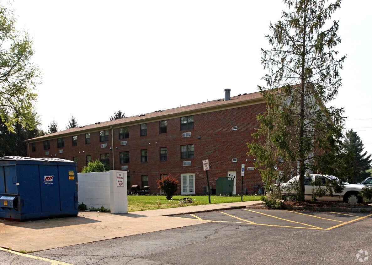 Building Photo - R J Gordon Manor Apartments