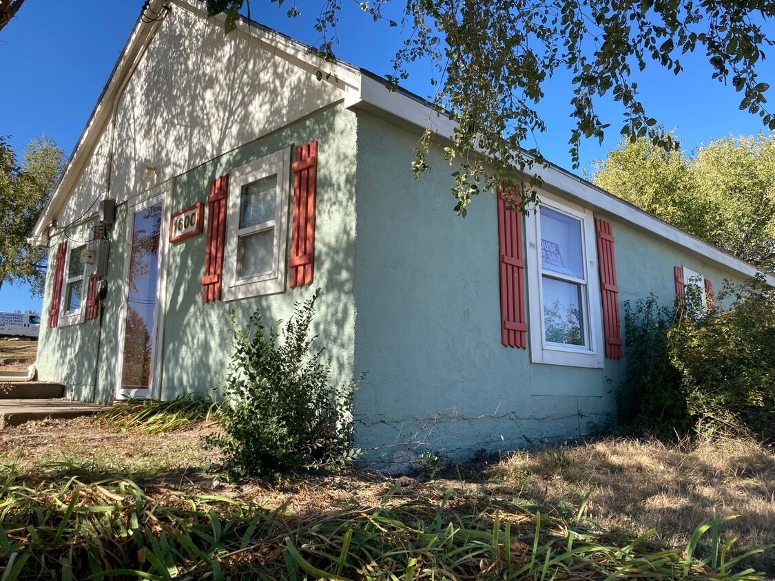 Primary Photo - Studio Cottage