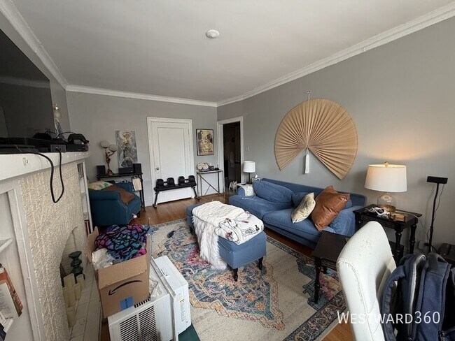 Foto del edificio - 6051 N Hermitage-1