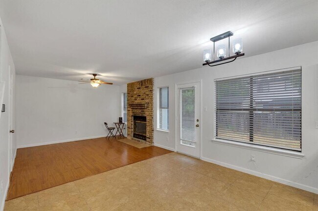 Building Photo - 910 Crieff Cross Dr