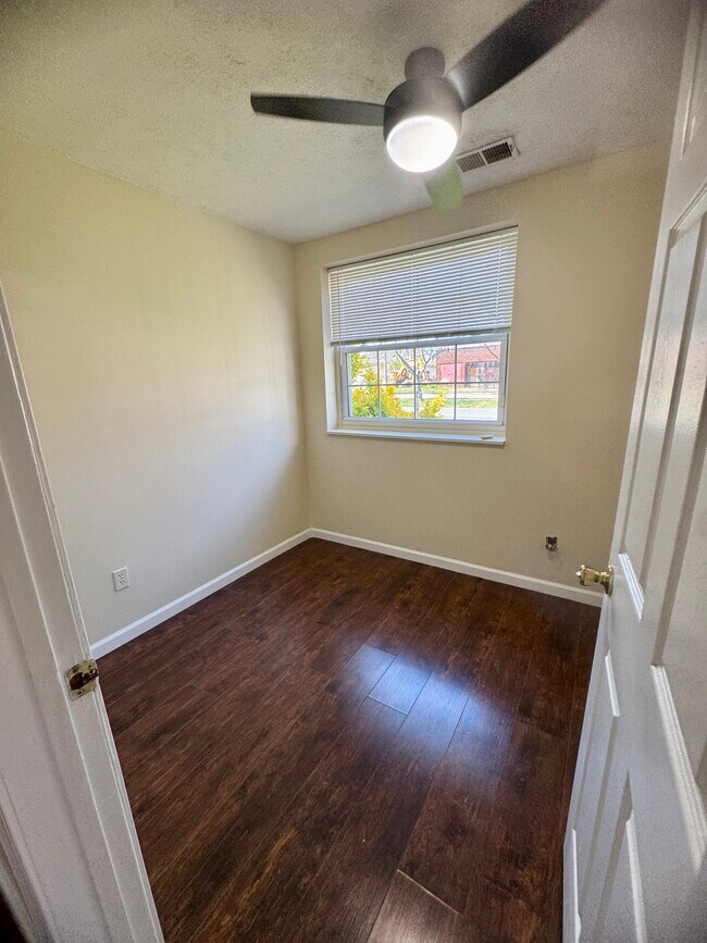 Foto del edificio - 606 W Sullivan St