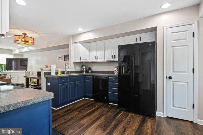 Building Photo - 1531 Marlborough Ct