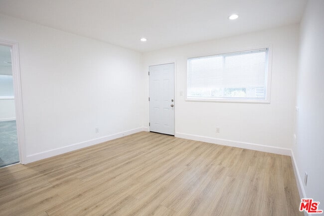 Building Photo - 11674 La Grange Ave