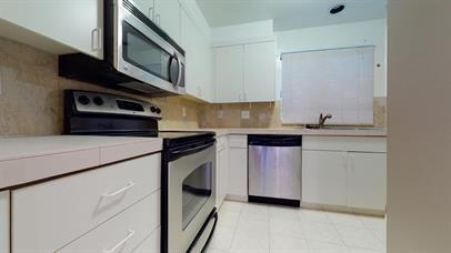 Building Photo - Beautiful 1 Bedroom 1 Bathroom in Pac Heig...