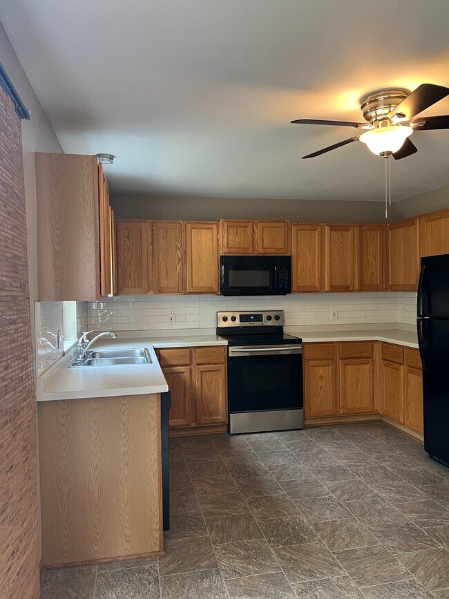 Cocina - 147 Laurie St