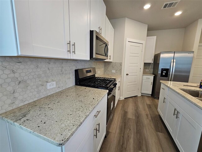 Building Photo - 3007 Valley Peak Dr