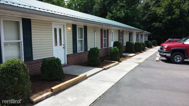 Building Photo - 1 br, 1 bath House - 121 Lynn Drive