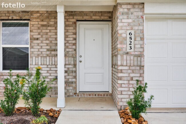 Foto del edificio - 6523 Water Oak Grn Ln