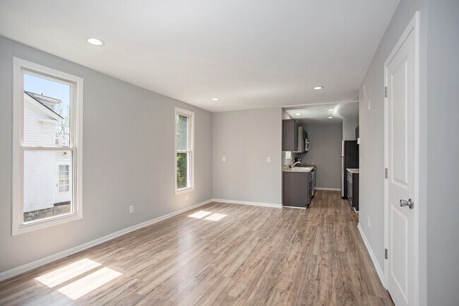 Sala de estar / Cocina - 532 S 5th Ave