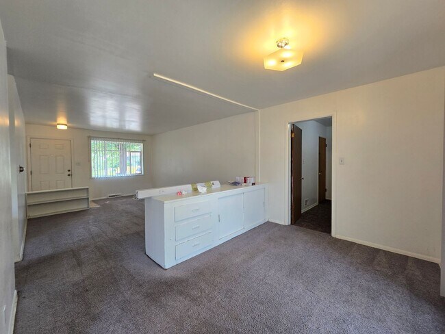 Foto del edificio - AVAILABLE NOW! 4 Bedroom Ranch home in Mar...