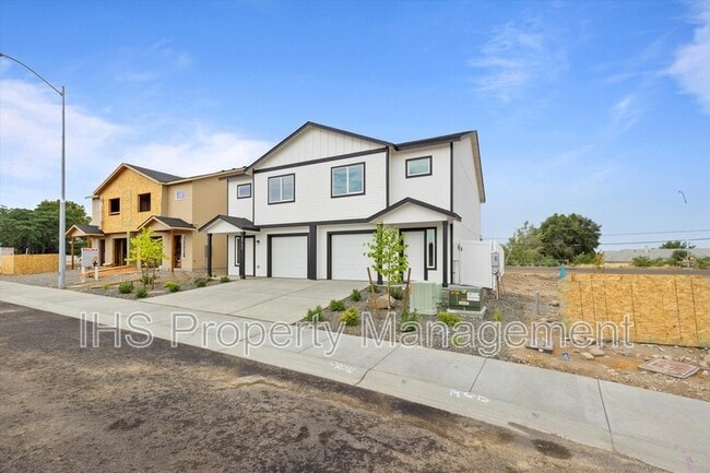 Building Photo - 4732 W Quinault Ave
