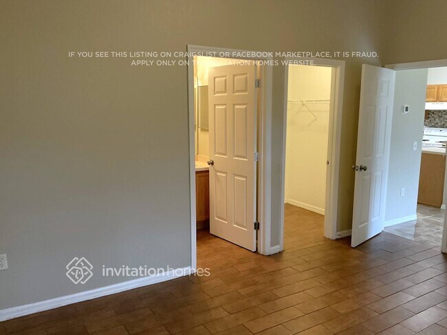 Building Photo - 627 Parakeet Ct