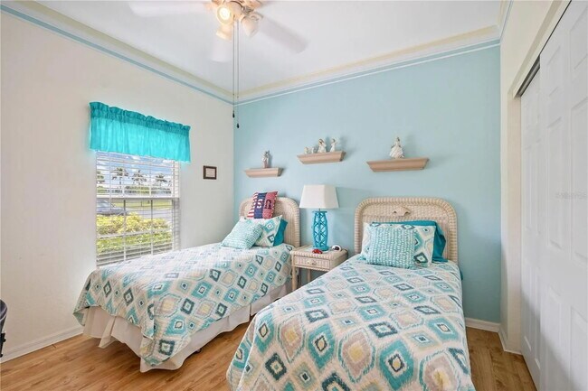 Foto del edificio - Immaculate Turn Key Furnished 2-Bed Condo ...