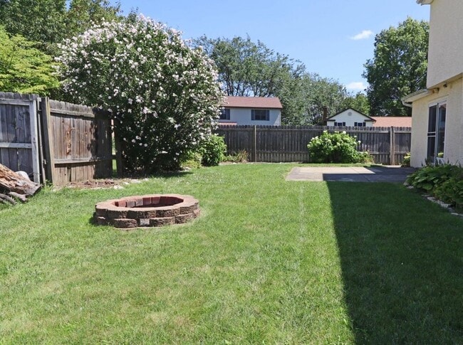 Building Photo - 281 Parkview Dr