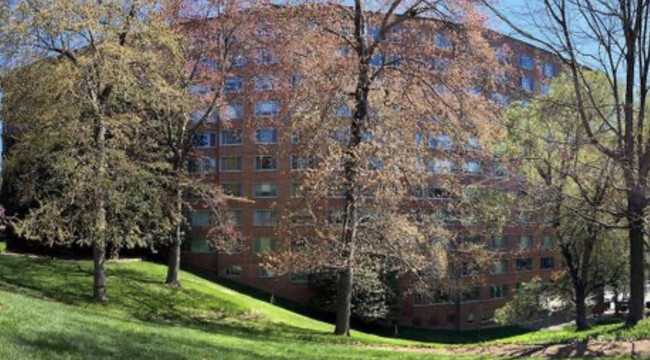 Foto del edificio - 4200 Cathedral Ave NW