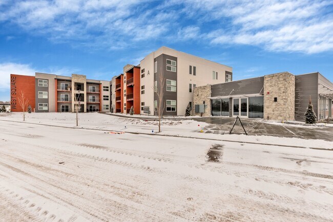 Building Photo - Beautiful Smart Home 3 Bed, 2 bath in Clea...