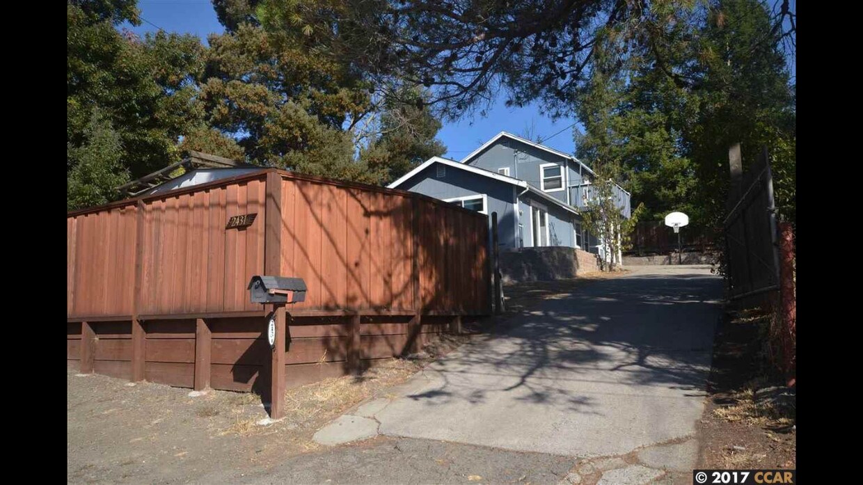 Foto principal - 2431 Monterey Ave