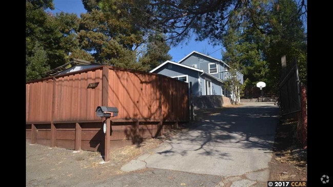 Building Photo - 2431 Monterey Ave
