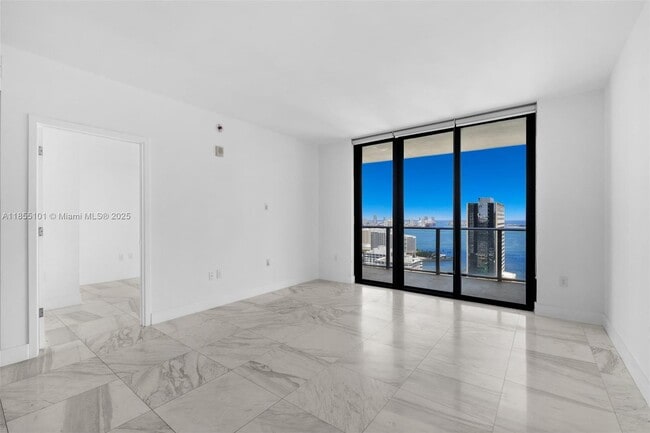 Building Photo - 1010 Brickell Ave