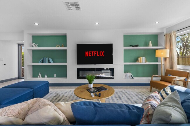 Building Photo - 13413 Coronado Dr