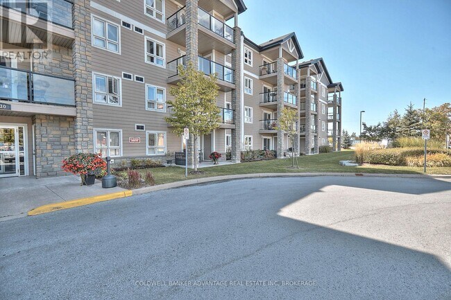 Photo du bâtiment - 330 Prince Charles Dr S