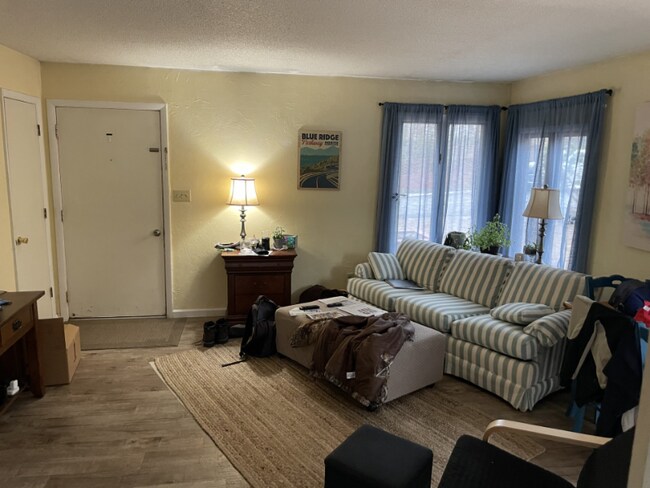 Foto del edificio - 417 Grand Blvd